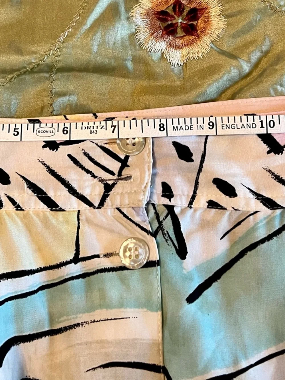 Vintage A-line Skirt with Abstract print, 2front pockets, buttondown front sz 10 - Picture 6 of 6